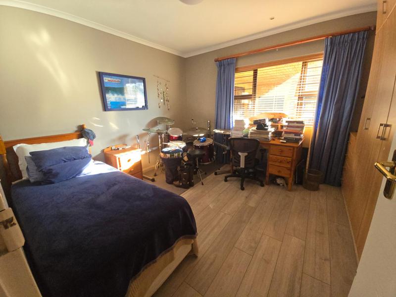 To Let 5 Bedroom Property for Rent in Goedehoop Western Cape